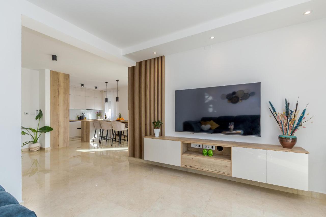 Pinezići Holiday House Villa Andro מראה חיצוני תמונה