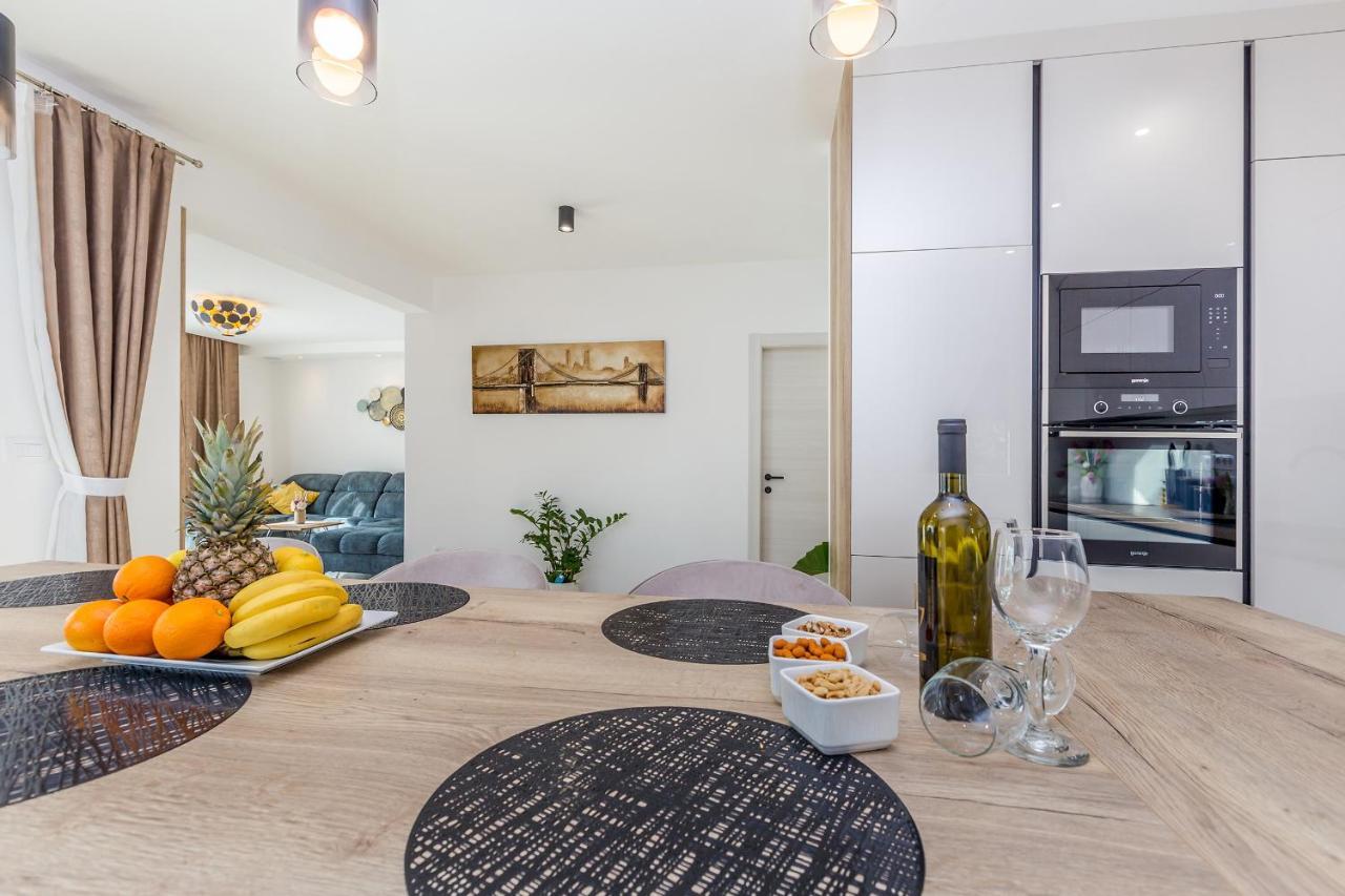 Pinezići Holiday House Villa Andro מראה חיצוני תמונה