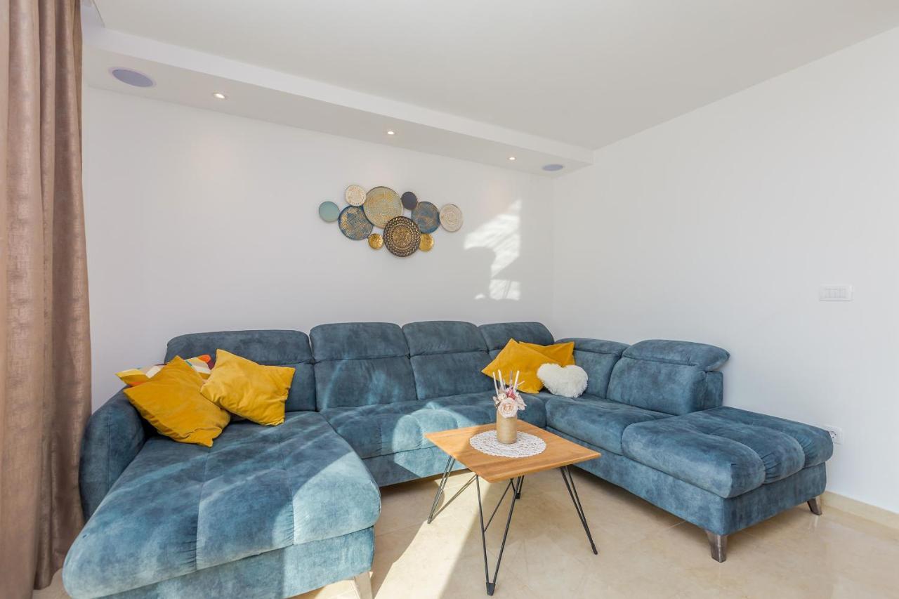 Pinezići Holiday House Villa Andro מראה חיצוני תמונה