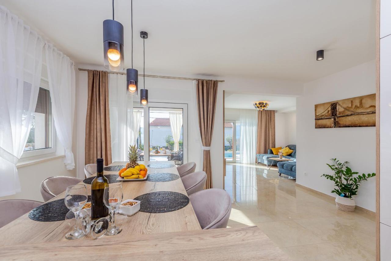 Pinezići Holiday House Villa Andro מראה חיצוני תמונה