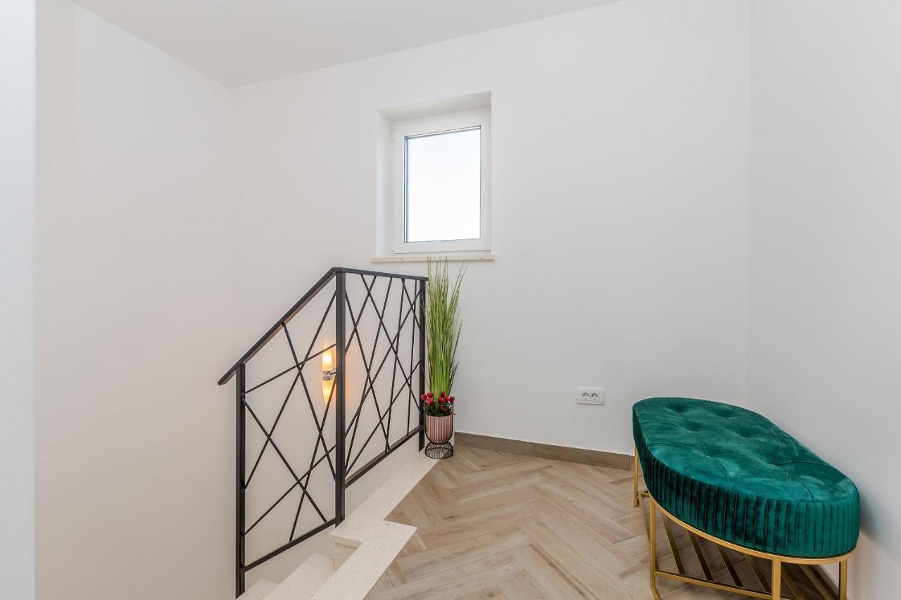 Pinezići Holiday House Villa Andro מראה חיצוני תמונה