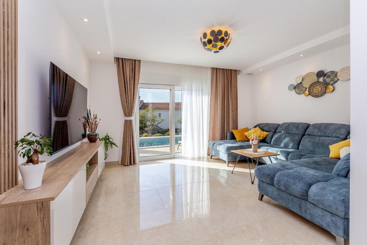 Pinezići Holiday House Villa Andro מראה חיצוני תמונה