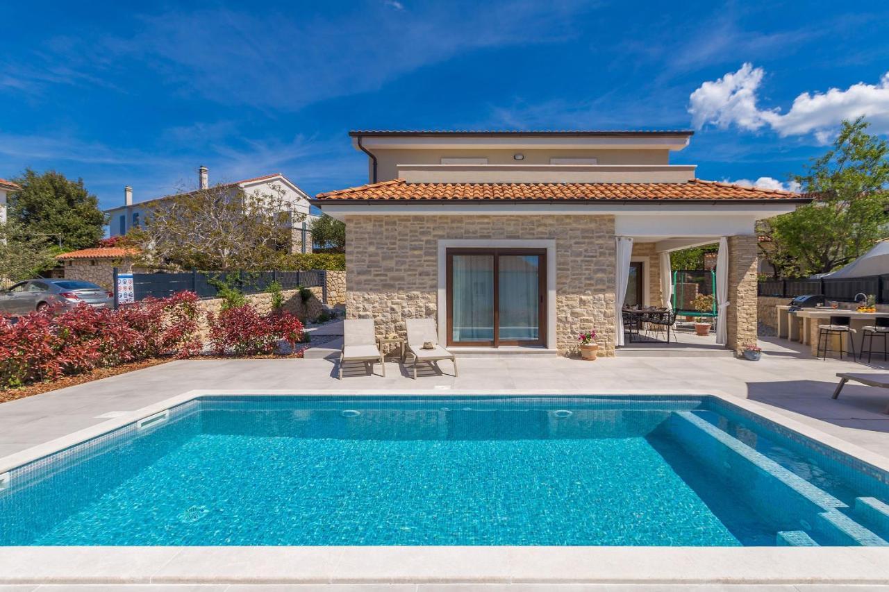Pinezići Holiday House Villa Andro מראה חיצוני תמונה