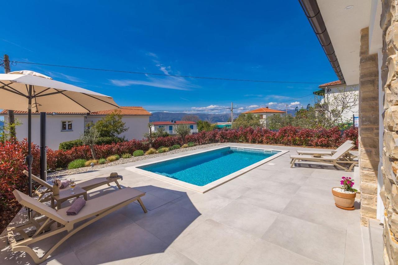 Pinezići Holiday House Villa Andro מראה חיצוני תמונה