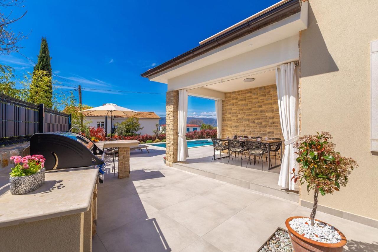 Pinezići Holiday House Villa Andro מראה חיצוני תמונה