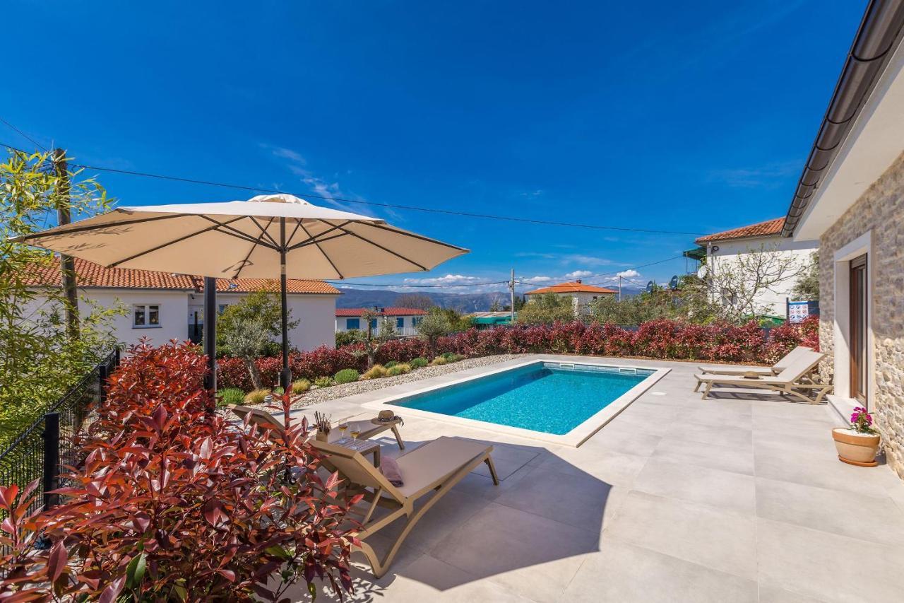 Pinezići Holiday House Villa Andro מראה חיצוני תמונה