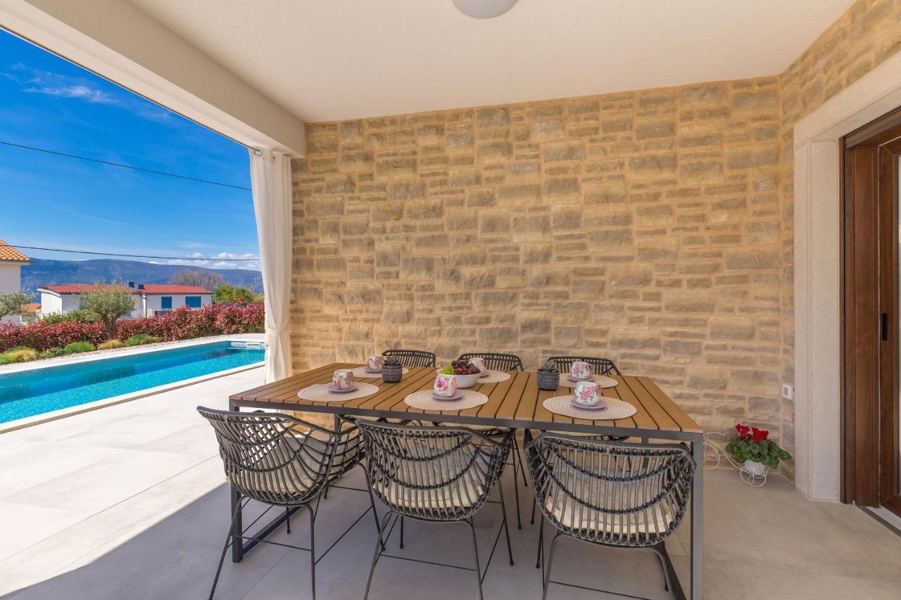 Pinezići Holiday House Villa Andro מראה חיצוני תמונה